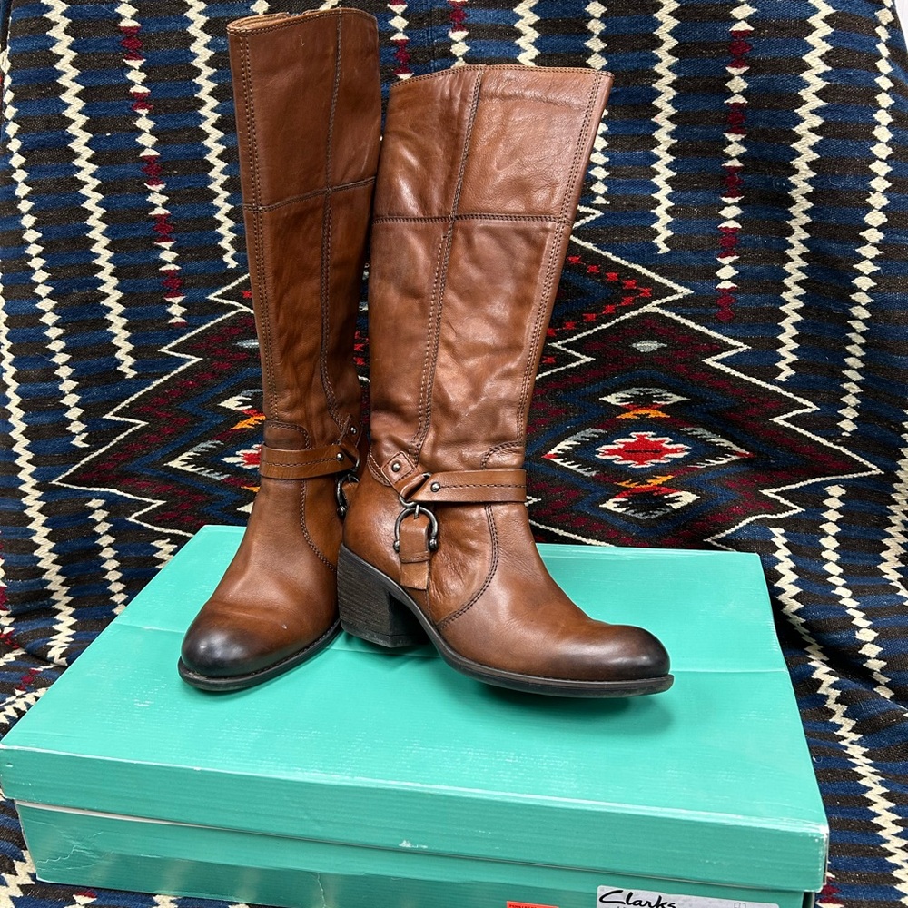 Clarks Women's Mascarpone Artisn buckle Brown Heeled leather Boots size 9 - Picture 2 of 12